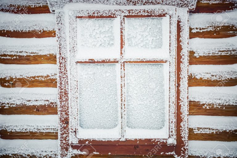 Forebygging av skader forårsaket av frost på vinduer og dørkarmer